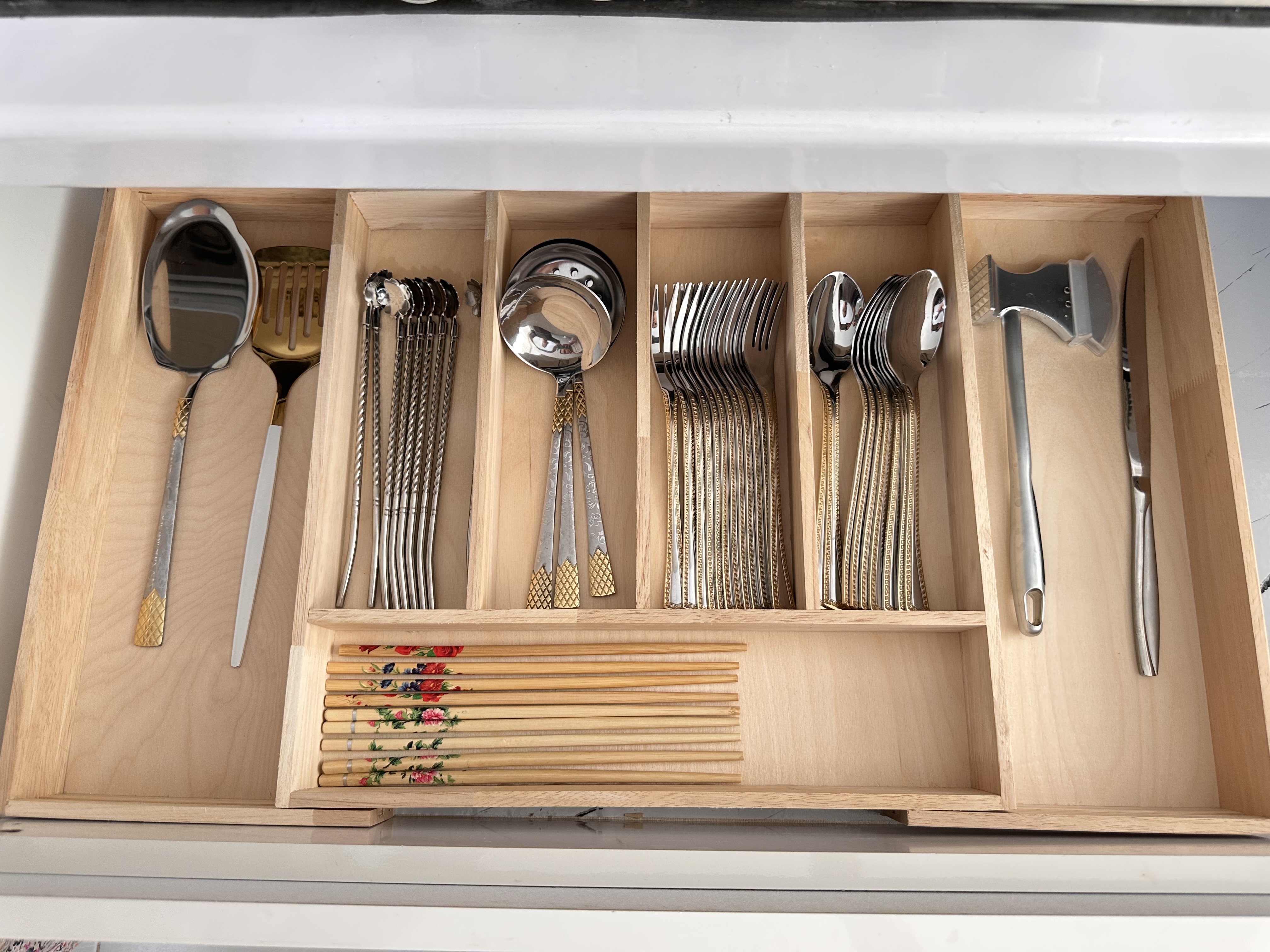 نظم دهنده کابینت جای قاشق و چنگال